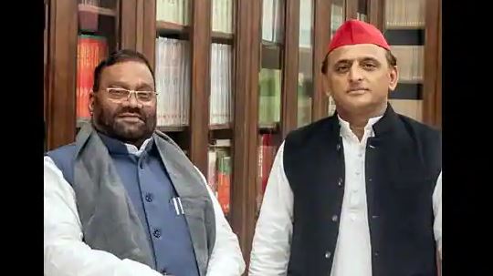 swami prasad maurya akhilesh yadav photo